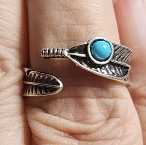 Silvertone Turquoise Stone Arrow Ring